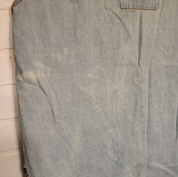 Sleeveless Denim and Floral print Button-down Top - Picture 9 of 9